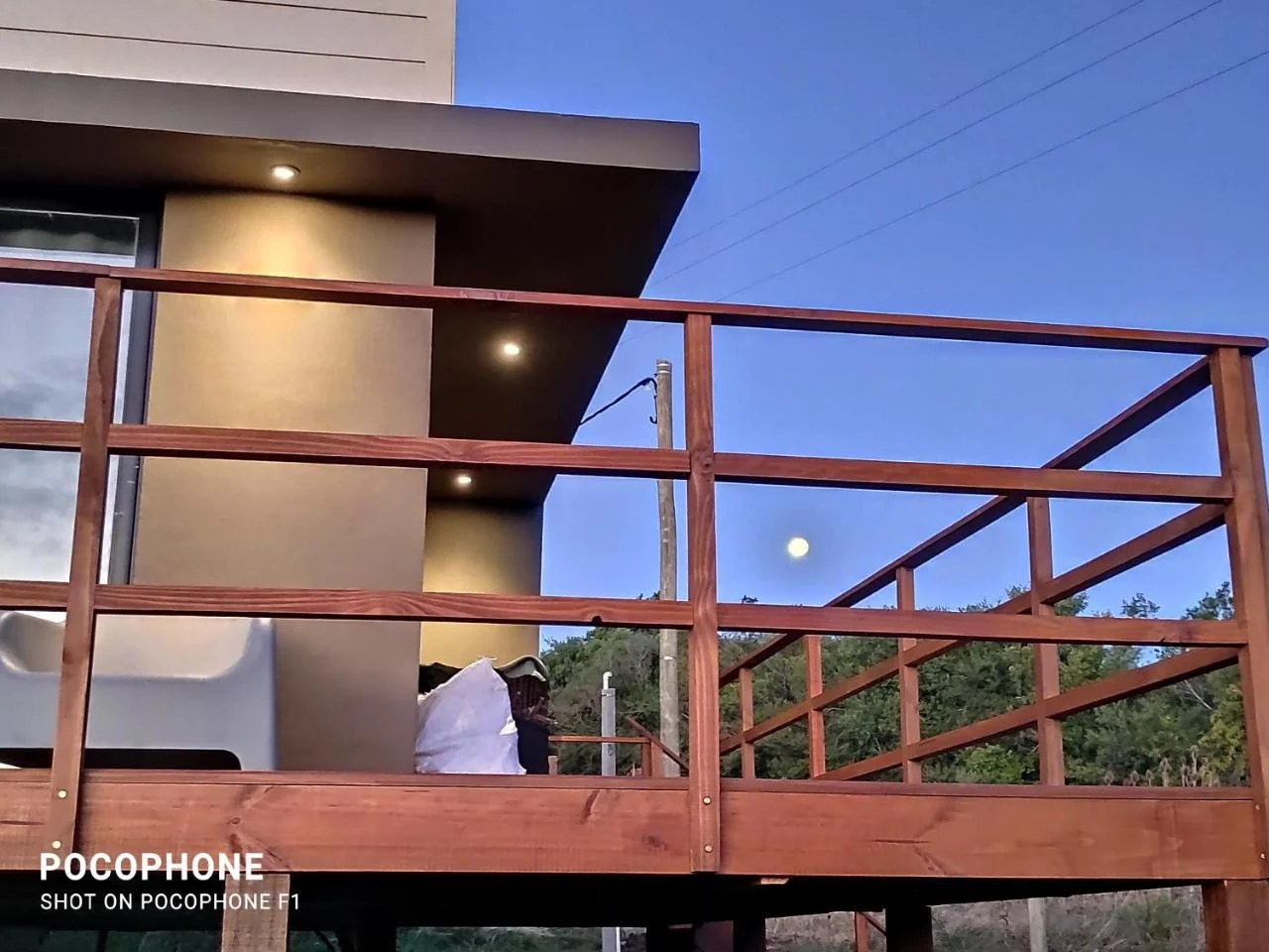 Balcón de El Trisquel al anochecer